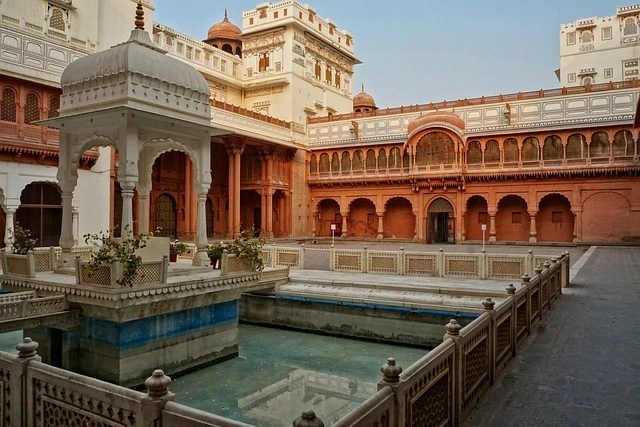 What are the top places to visit in Bikaner